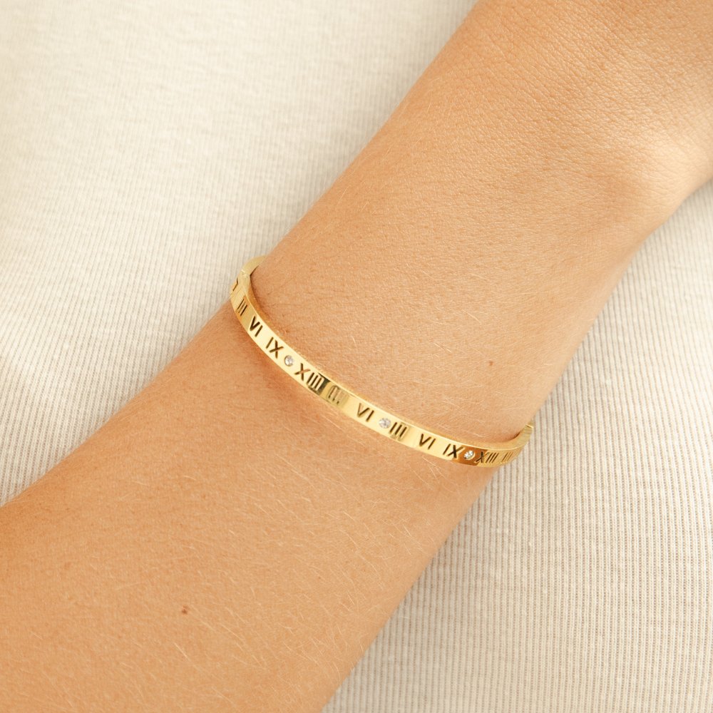 Roman 18K Gold Bangle